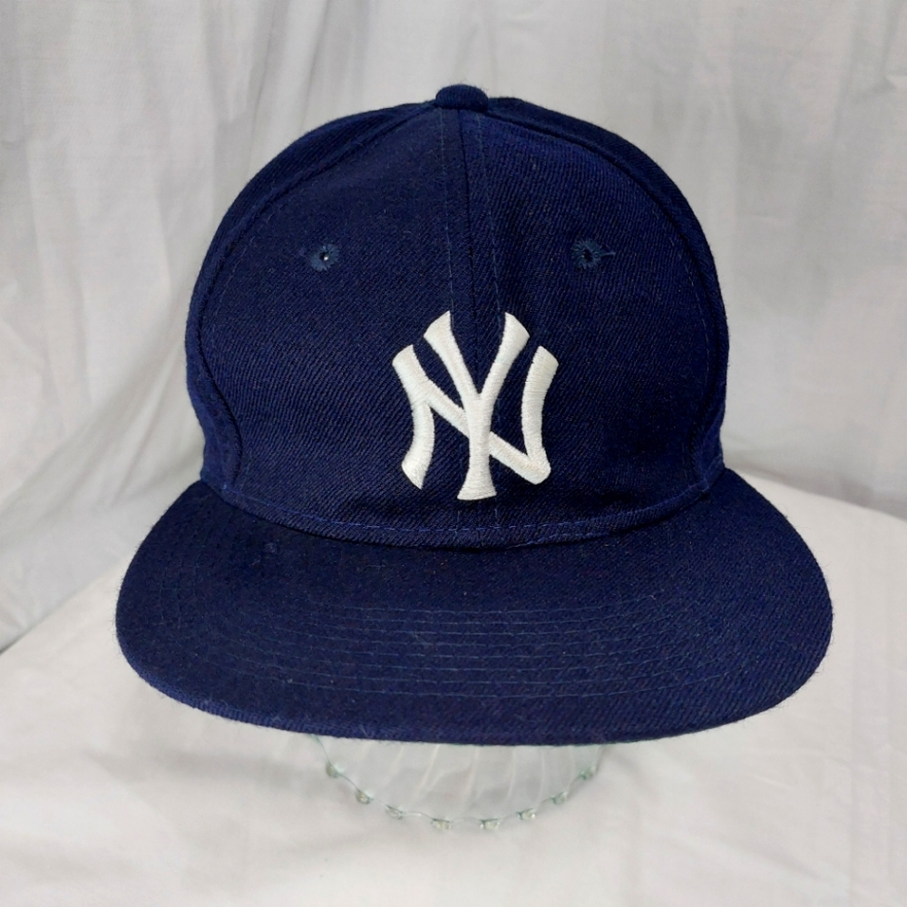 New York Yankees Hat Cap New Era Fitted Size 7 1/8 Licensed MLB‎ Baseball